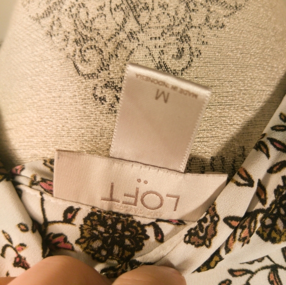 Loft floral button down blouse - Picture 3 of 4